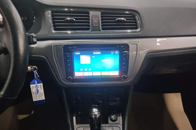 Used Volkswagen Lavida 2015 1.6L Automatic Fashion Edition
