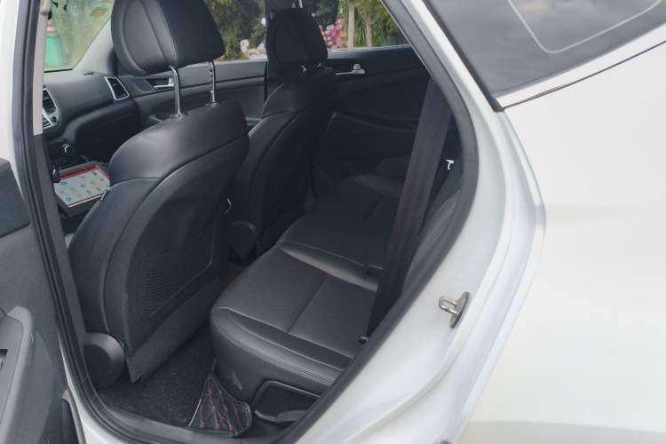 Used Hyundai Tucson 2018 1.6T Dual-Clutch Two-Wheel Drive 15th Anniversary Special Edition