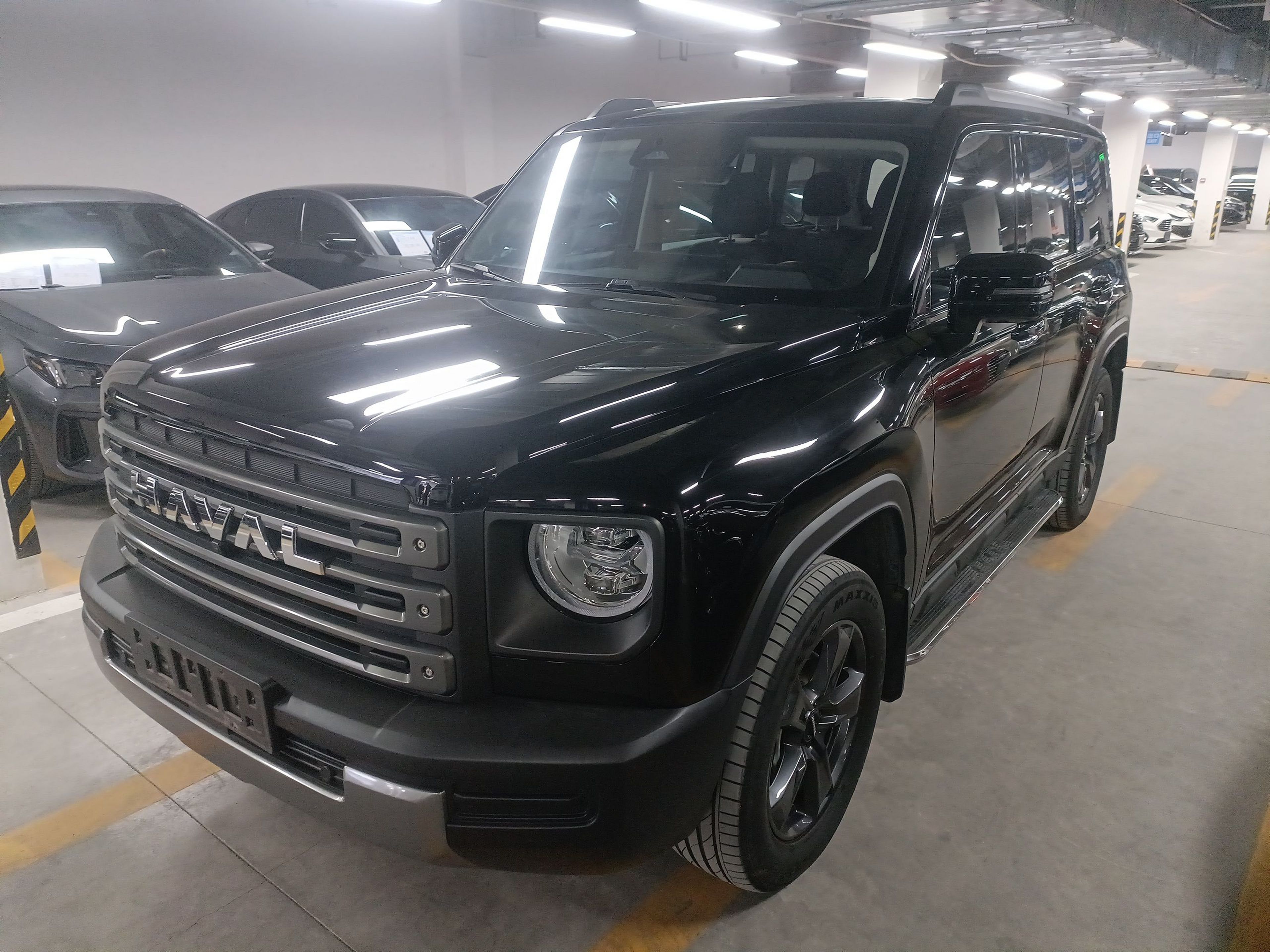 Под передней частью автомобиля