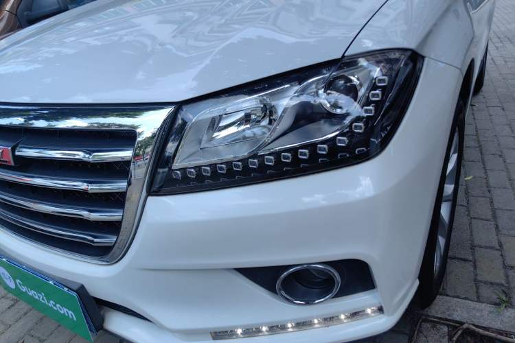 Used Haval H2 2018 Red-Label 1.5T Dual-Clutch Two-Wheel-Drive Luxury Model
