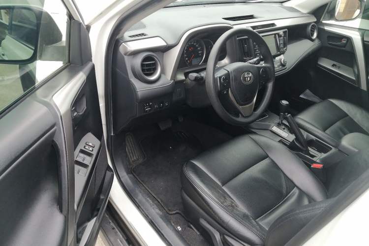 Used Toyota RAV4 2016 2.0L CVT Two-Wheel Drive Fashion Edition China V Standard