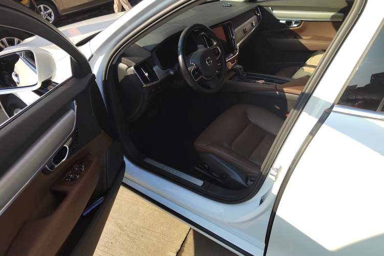 Used Volvo S90 2018 T4 Zhiyi Edition