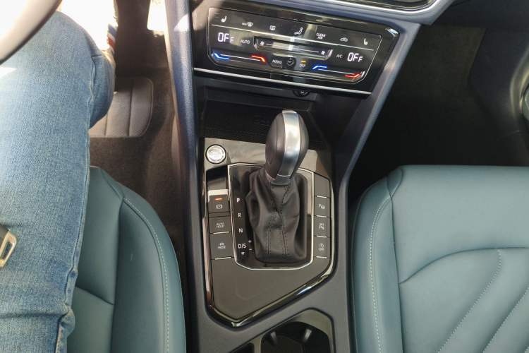 Used Volkswagen Tharu 2024 300TSI Two-Wheel-Drive Moon Luxury Edition
