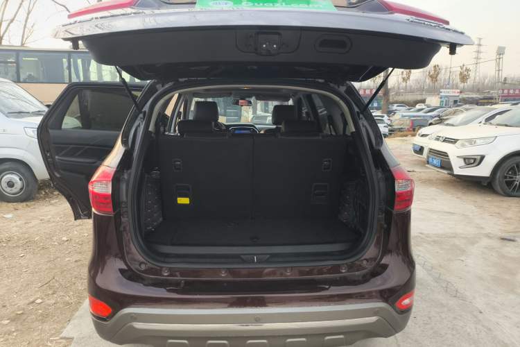 Used JMC Yusheng S350 2016 2.0T Automatic 4x4 Gasoline Luxury Version with Sunroof 7 Seats
