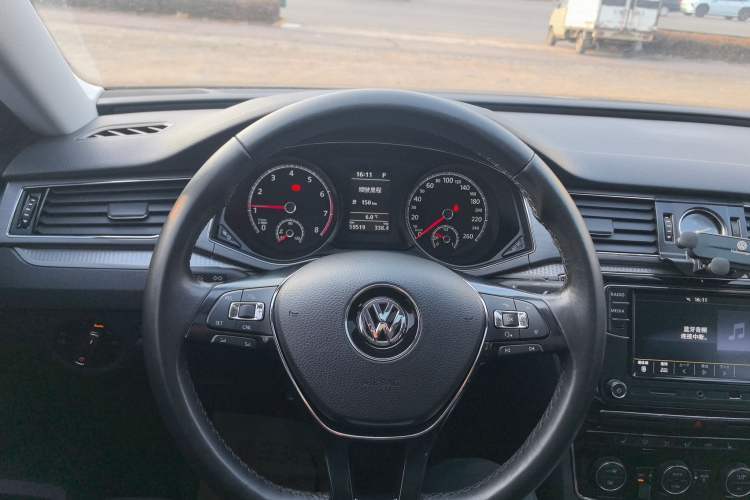 Used Volkswagen Passat 2017 330TSI DSG Luxury Edition
