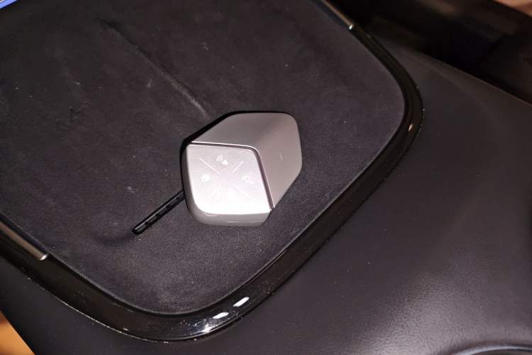 Used  SL03 2023 200Max Range-Extended Version
