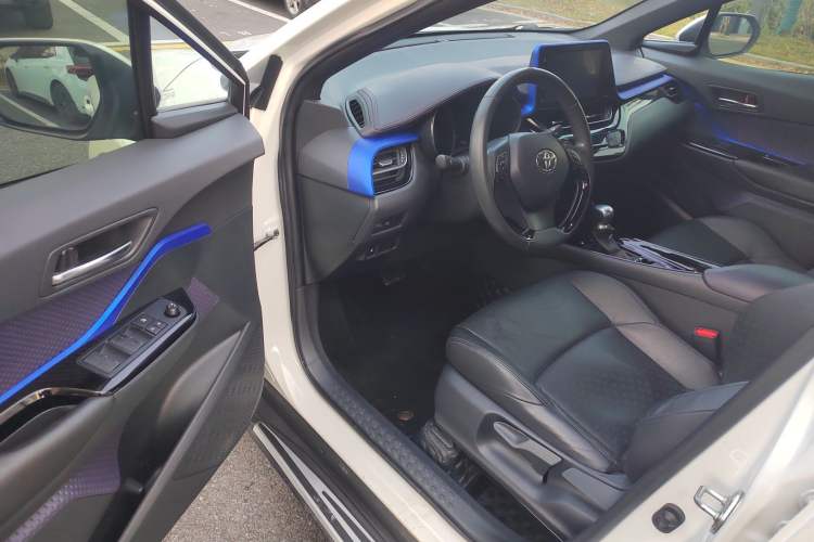 Used Toyota IZOA 2018 2.0L Yichi Version China VI Standard