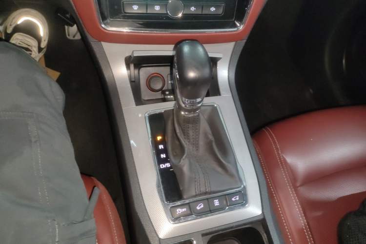 Used Roewe RX5 2016 30T Four-Wheel Drive Automatic Internet Smart Luxury Edition
