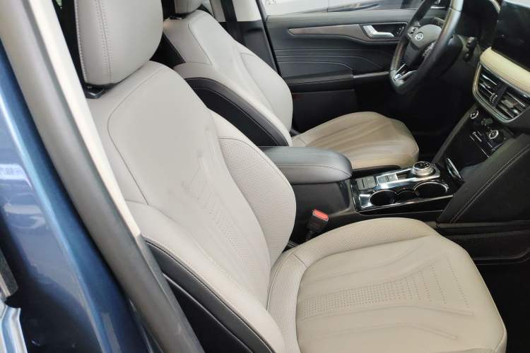 Used Ford Escape 2020 EcoBoost 245 Two-Wheel-Drive Titanium Edition
