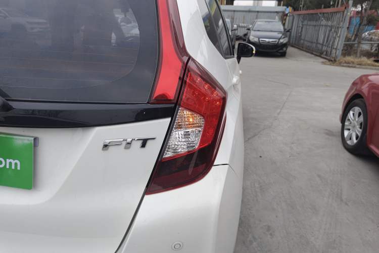 Used Honda Fit 2016 1.5L SES CVT Fashion Sunroof Edition
