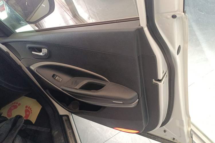 Used Hyundai Santa Fe Classic 2013 3.0L 4x4 Premium Edition 7-Seater Euro IV
