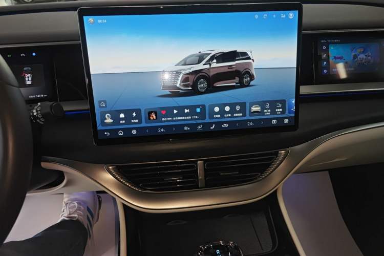 Used Denza D9 2025 DM-i Intelligent Drive 1020 Four-Wheel Drive Flagship Model
