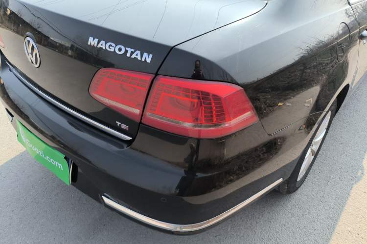 Used Volkswagen Magotan 2015 1.8TSI Luxury Model
