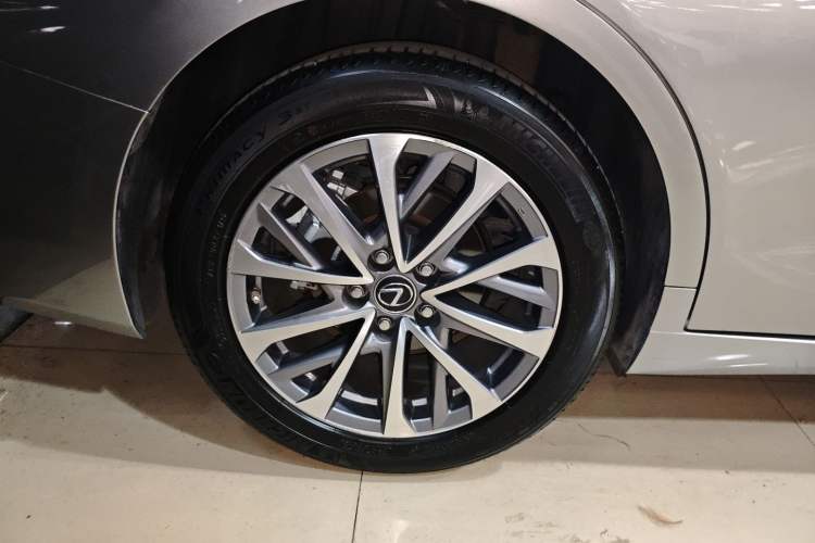 Used Lexus ES 2023 200 Excellence Edition
