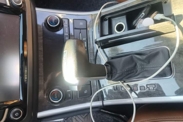 Used Haval H8 2015 2.0T Two-Wheel Drive Luxury Edition