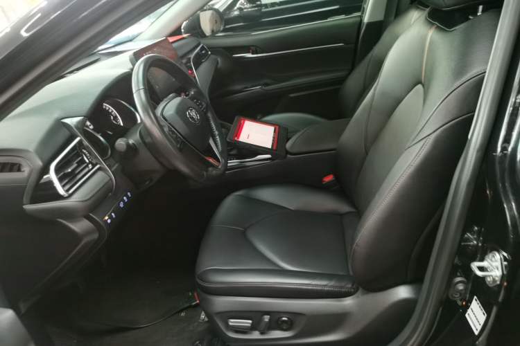 Used Toyota Camry 2021 2.0G Luxury Edition
