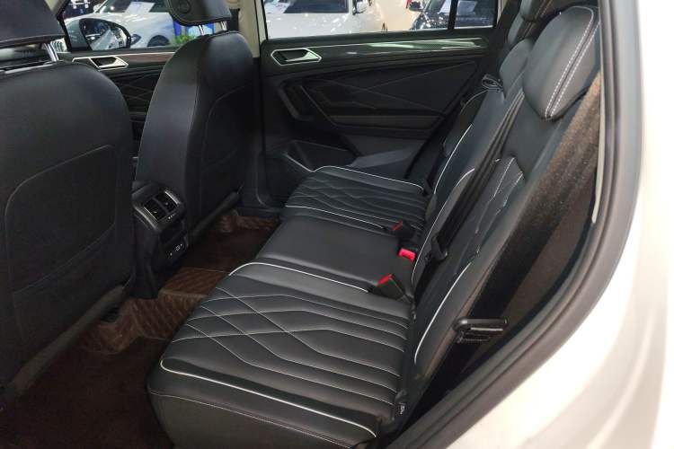 Used Volkswagen Tiguan L 2024 Outstanding Model 330TSI Automatic Two-Wheel Drive R-Line Dragon Glory Edition
