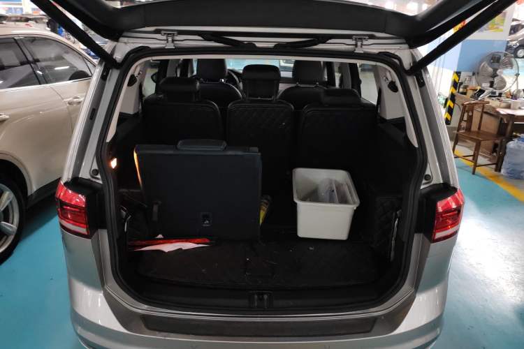 Used Volkswagen Touran 2018 Volkswagen Touran L 330TSI DSG Luxury Edition