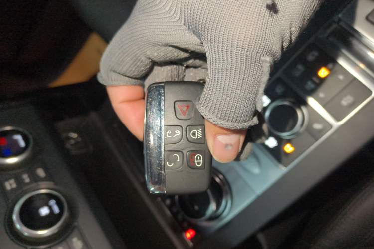 Used Land Rover Discovery 2017 3.0 SC V6 SE
