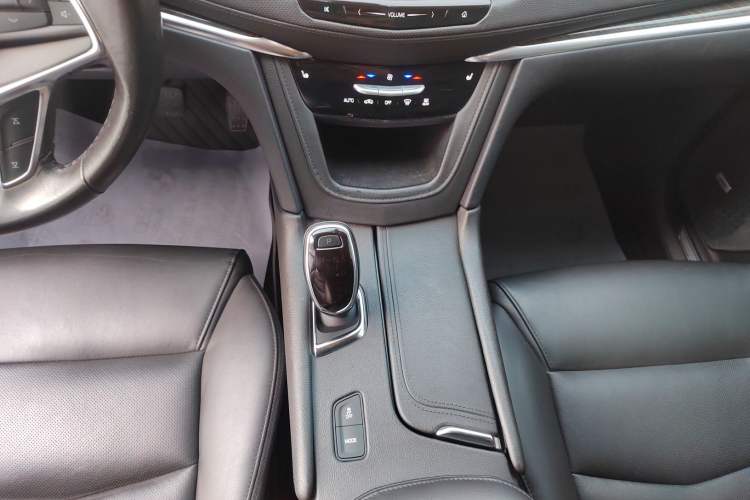 Used Cadillac XT5 2018 25T Luxury Model
