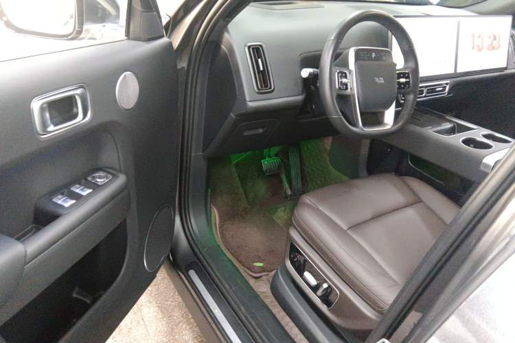 Used Li Auto L8 2023 Air model
