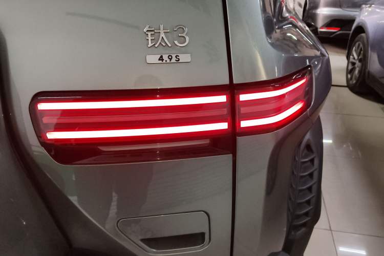 Used  Titanium 3 2025 501 km All-Wheel Drive Intelligent Driving Max Edition
