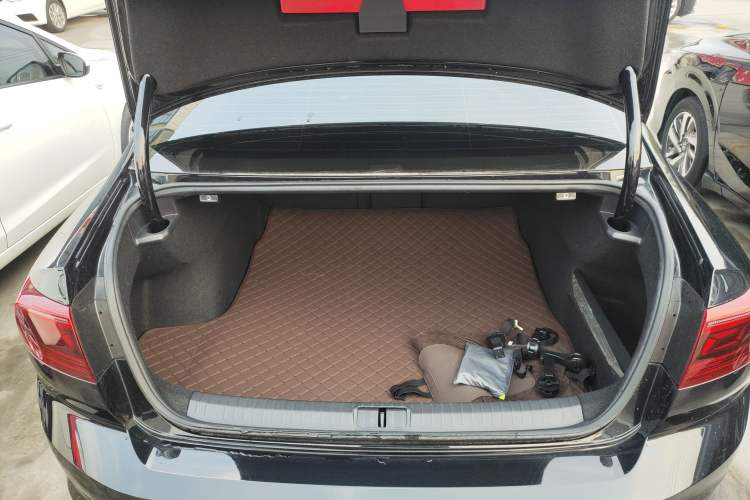 Used Volkswagen Magotan 2023 2 Million Units Limited Edition 330TSI DSG Leading Version