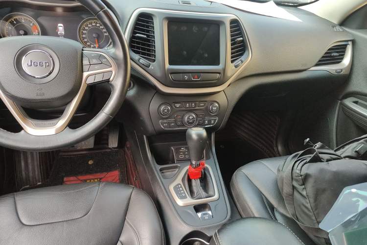 Used  Cherokee 2017 2.0L Superior Edition