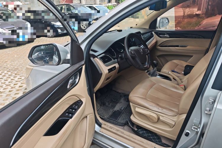 Used Baojun 730 2014 1.5L manual luxury trim 7 seats
