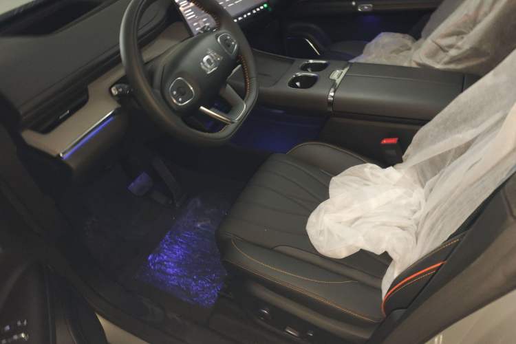 Used  Q07 2025 215 Prestige Edition