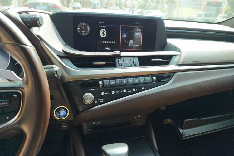 Used Lexus ES 2020 300h Premier Edition
