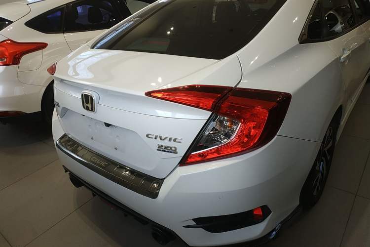 Used Honda Civic 2016 220TURBO CVT Luxury Edition
