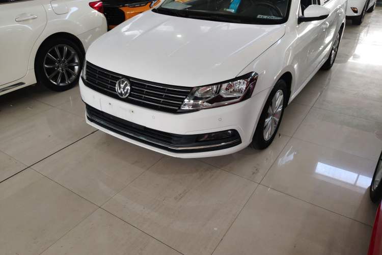 Used Volkswagen Lavida 2015 1.6L Automatic Comfort Edition
