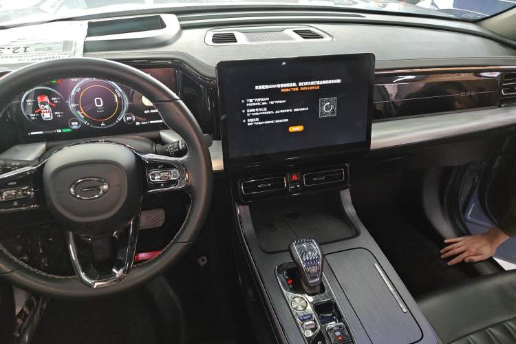 Used GAC Trumpchi GS8 2022 Dual-Engine Series 2.0TM Two-Wheel Drive Prestige Edition (7 Seats)