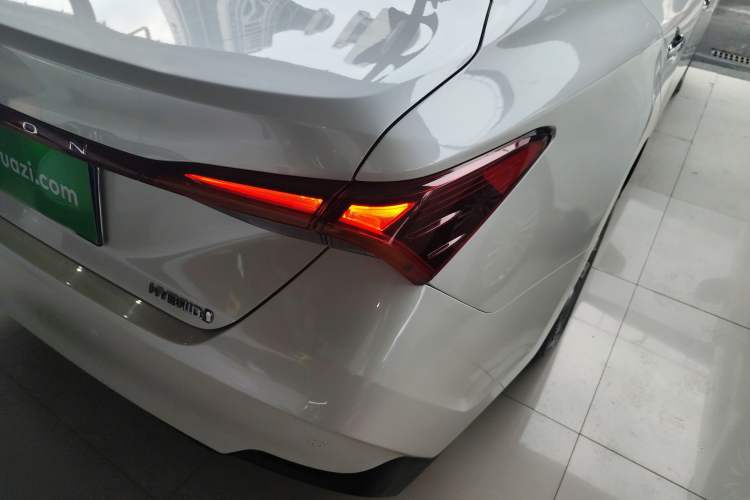 Used Toyota Avalon 2019 Dual-Engine 2.5L Luxury Edition China VI Standard
