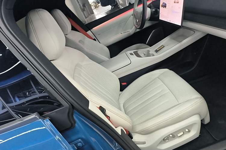 Used ONVO L60 2024 60 kWh All-Wheel Drive
