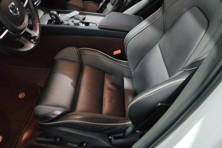 Used Volvo XC60 New Energy 2021 T8 E-Drive Hybrid Smart & Dynamic Edition