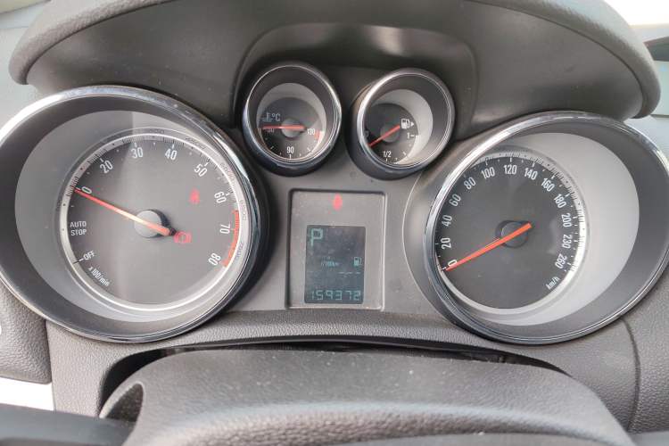 Used Buick Encore 2015 1.4T Automatic Two-Wheel Drive Urban Elite Version
