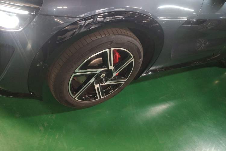 Used  YU7 2025 Ultra-Long Range High-Performance All-Wheel-Drive Max Edition