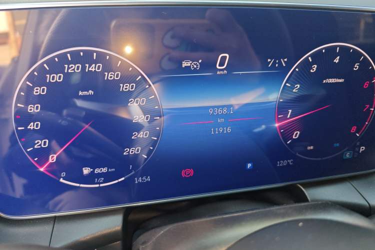 Used Mercedes-Benz GLC 2024 GLC 260 L 4MATIC Luxury Model 5 Seats