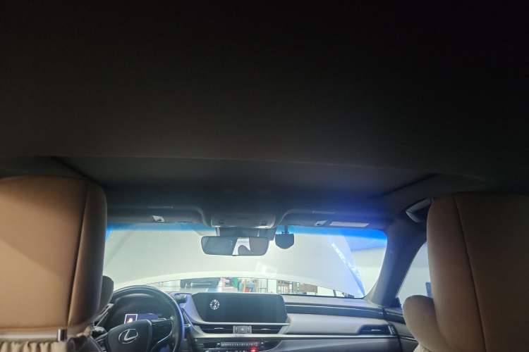 Used Lexus ES 2018 300h Premier Edition China VI Standard
