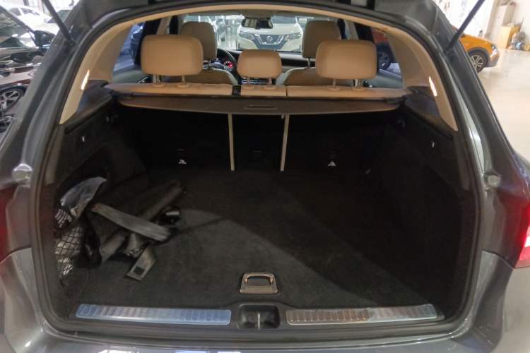 Used Mercedes-Benz GLC 2016 GLC 260 4MATIC Luxury Model
