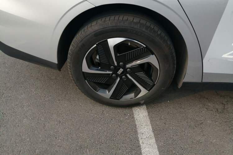 Used  L6 2025 EM-i 140km Starship Edition
