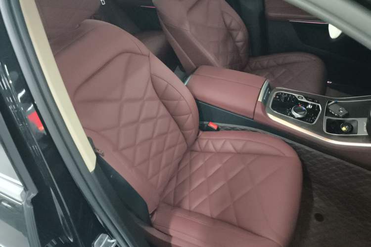 Used BMW X5 2023 xDrive 30Li Luxury M Sport Package
