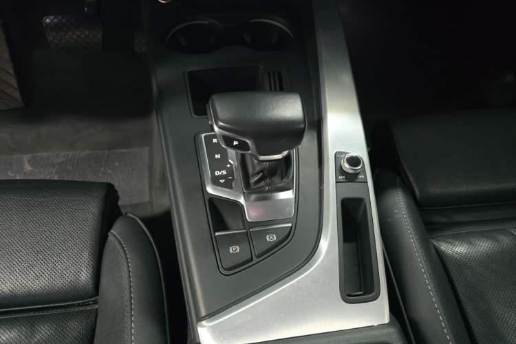 Used Audi A4L 2022 35 TFSI Fashion Dynamic Model
