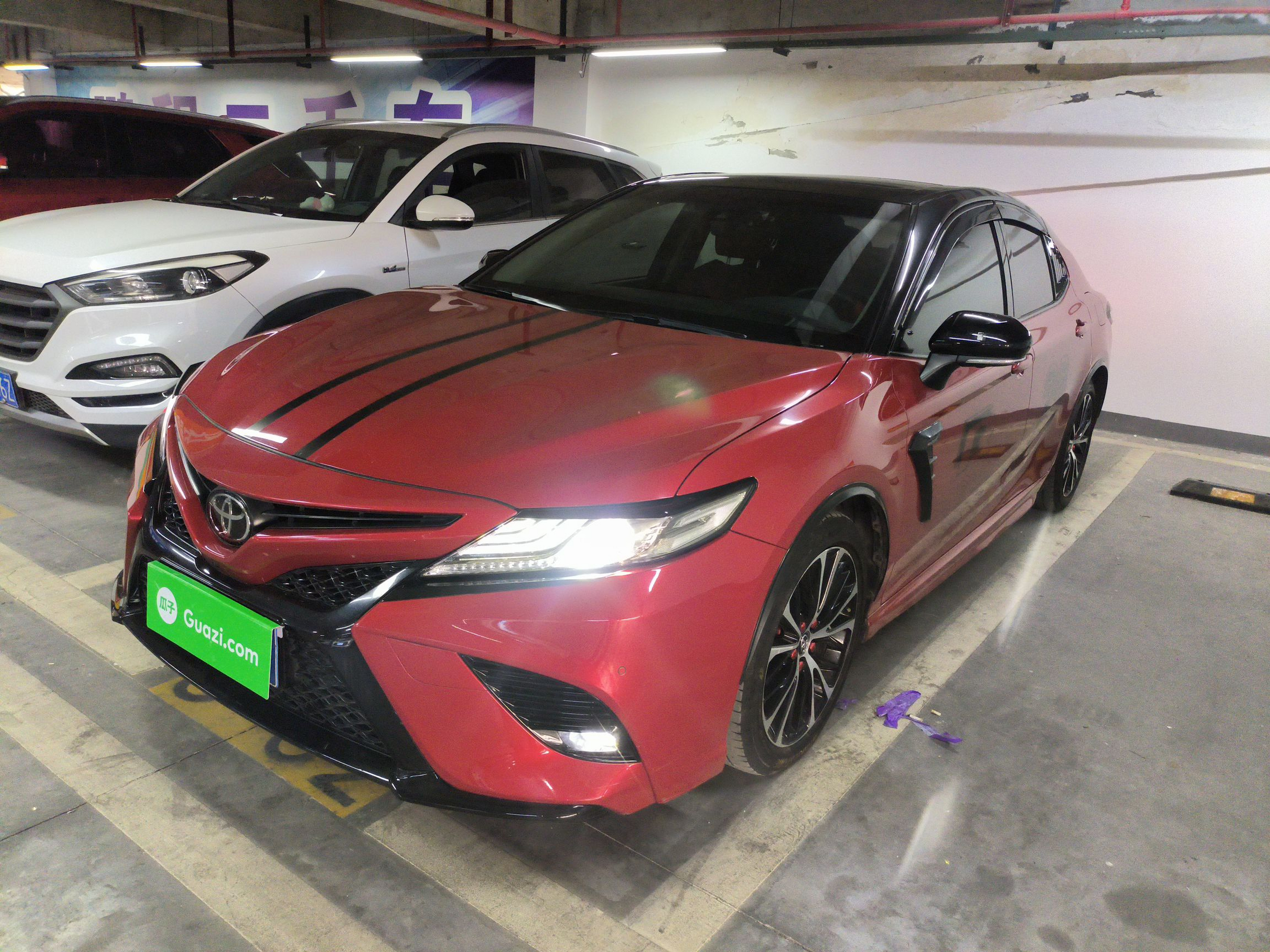 تحت مقدمة السيارة