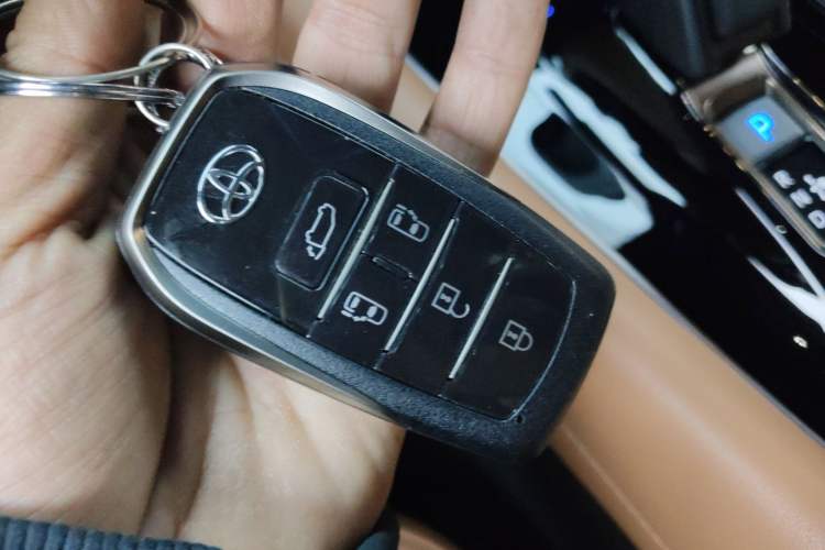 Used Toyota Alphard 2024 Dual-Engine 2.5L Deluxe Edition
