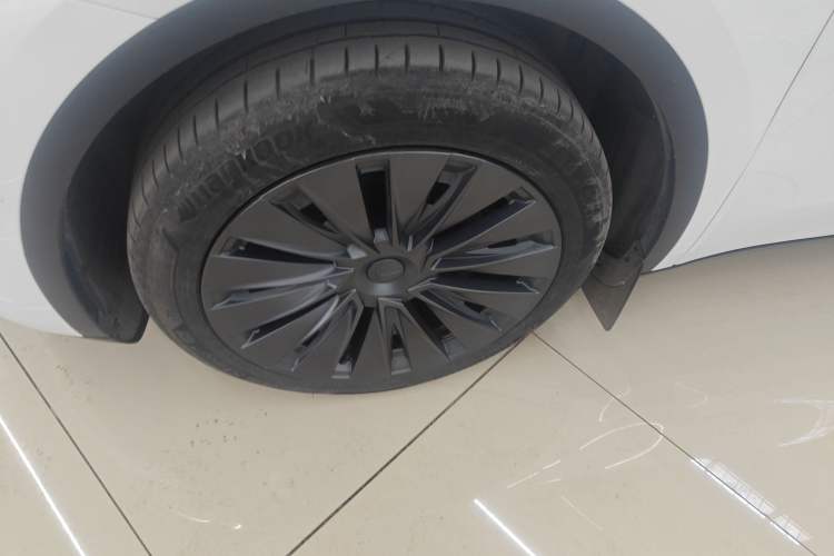 Used Tesla Model Y 2023 Long-Range All-Wheel-Drive Version