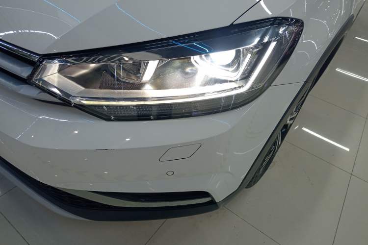 Used Volkswagen Touran 2018 Volkswagen Touran L 280TSI DSG Boundary Edition 7 Seats China VI Standard
