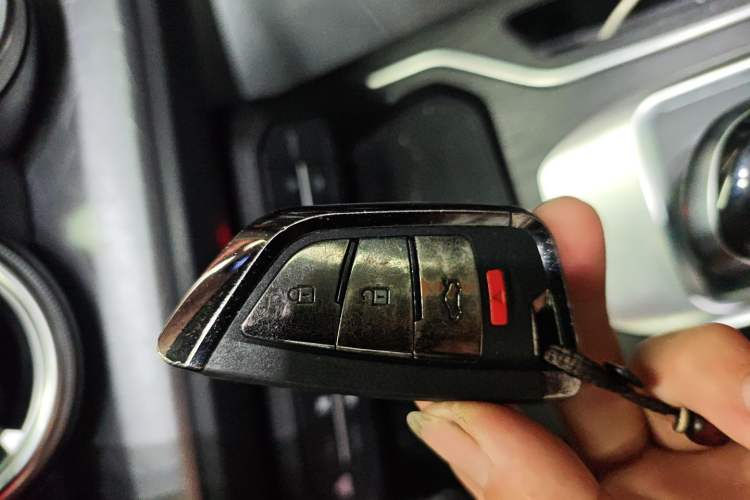 Used Wey VV5 2021 1.5T Two-Wheel Drive Color Pioneer
